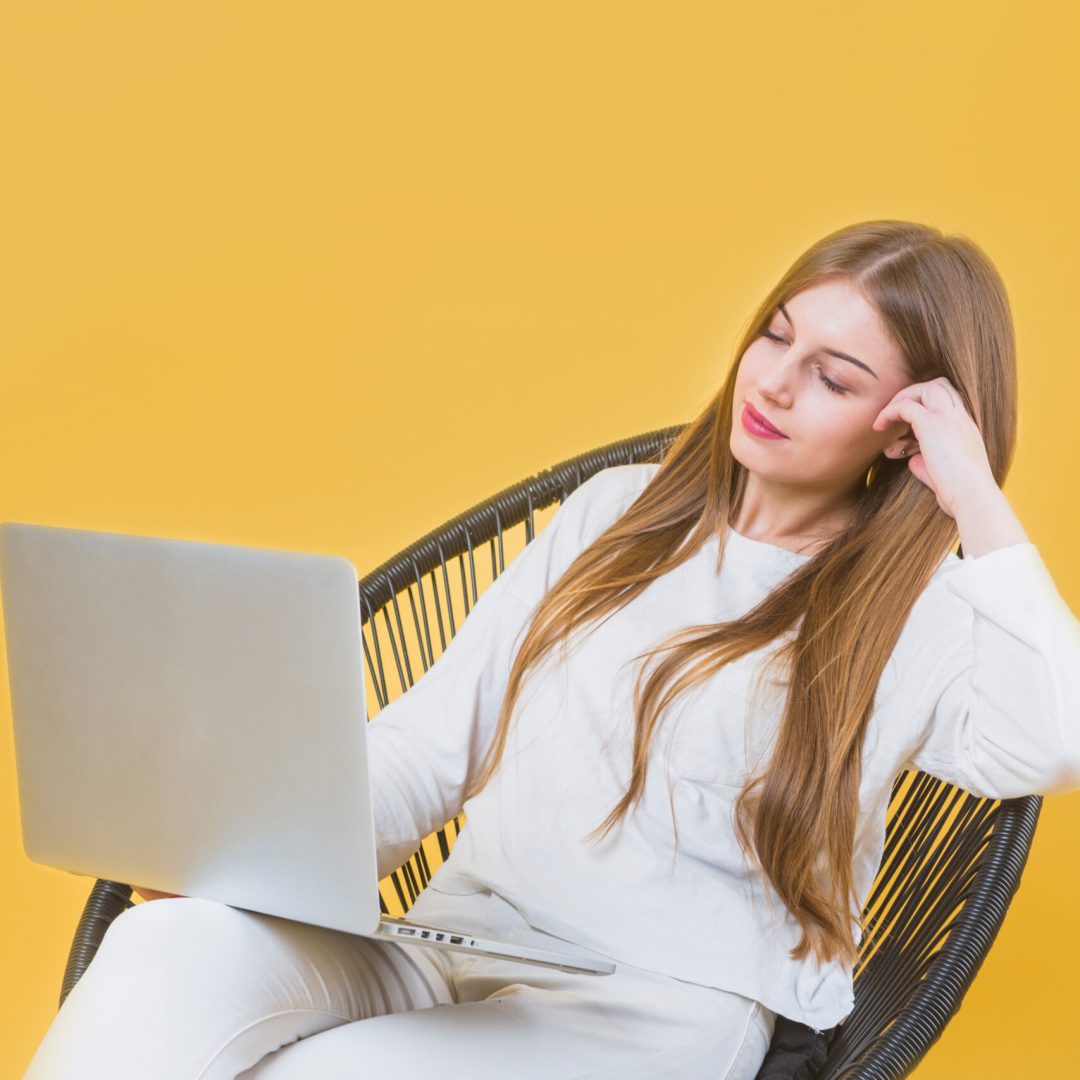 portrait-modern-woman-with-laptop-chair